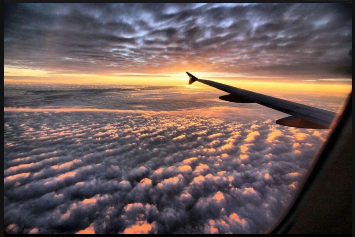 Вид из иллюминатора самолета