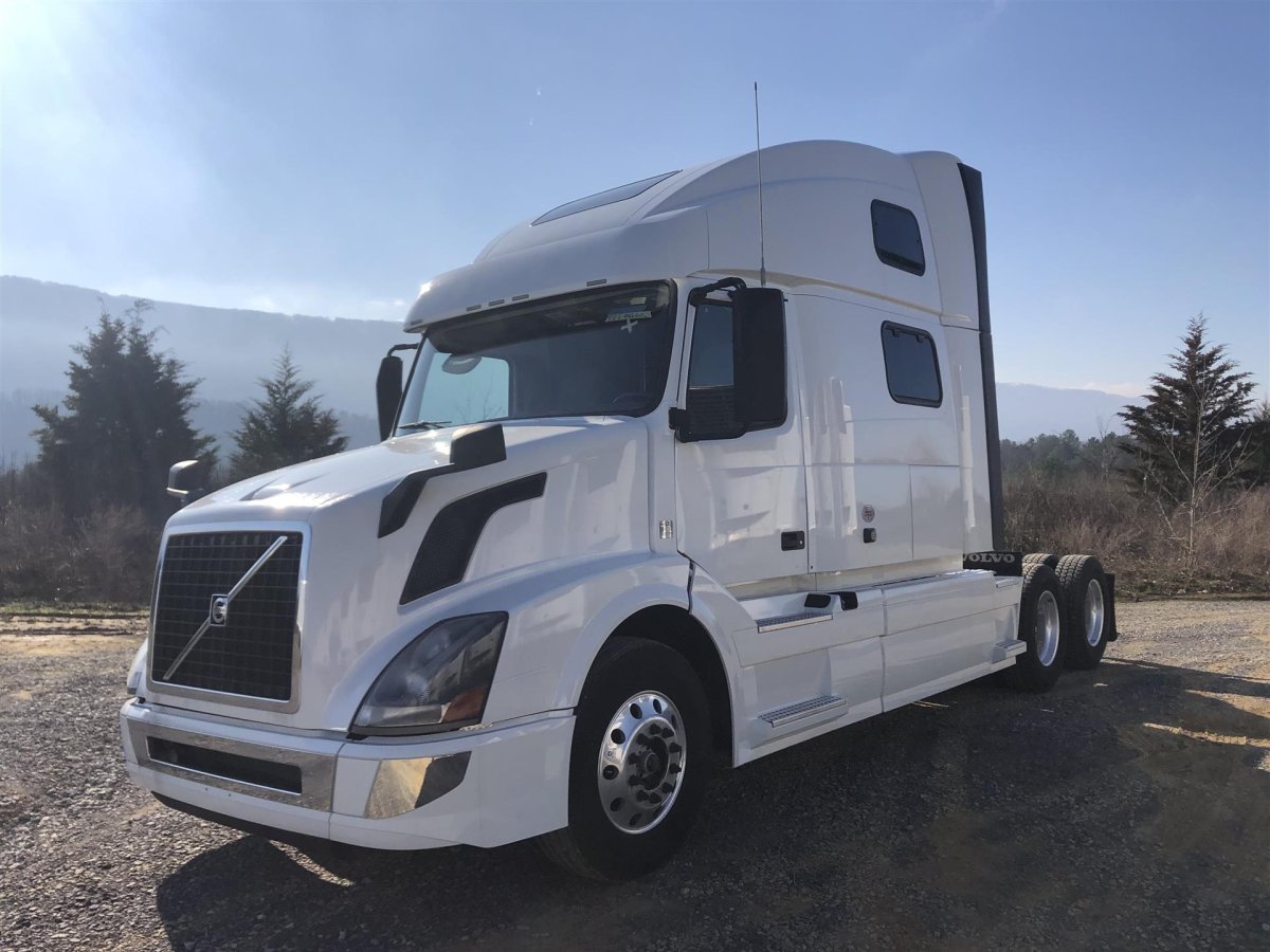 Грузовик Volvo VNL 780