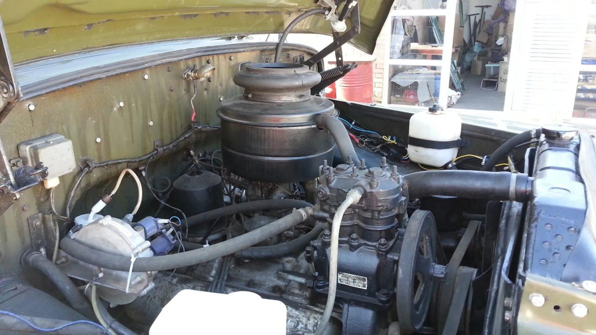 ЗИЛ 130 моторный отсек