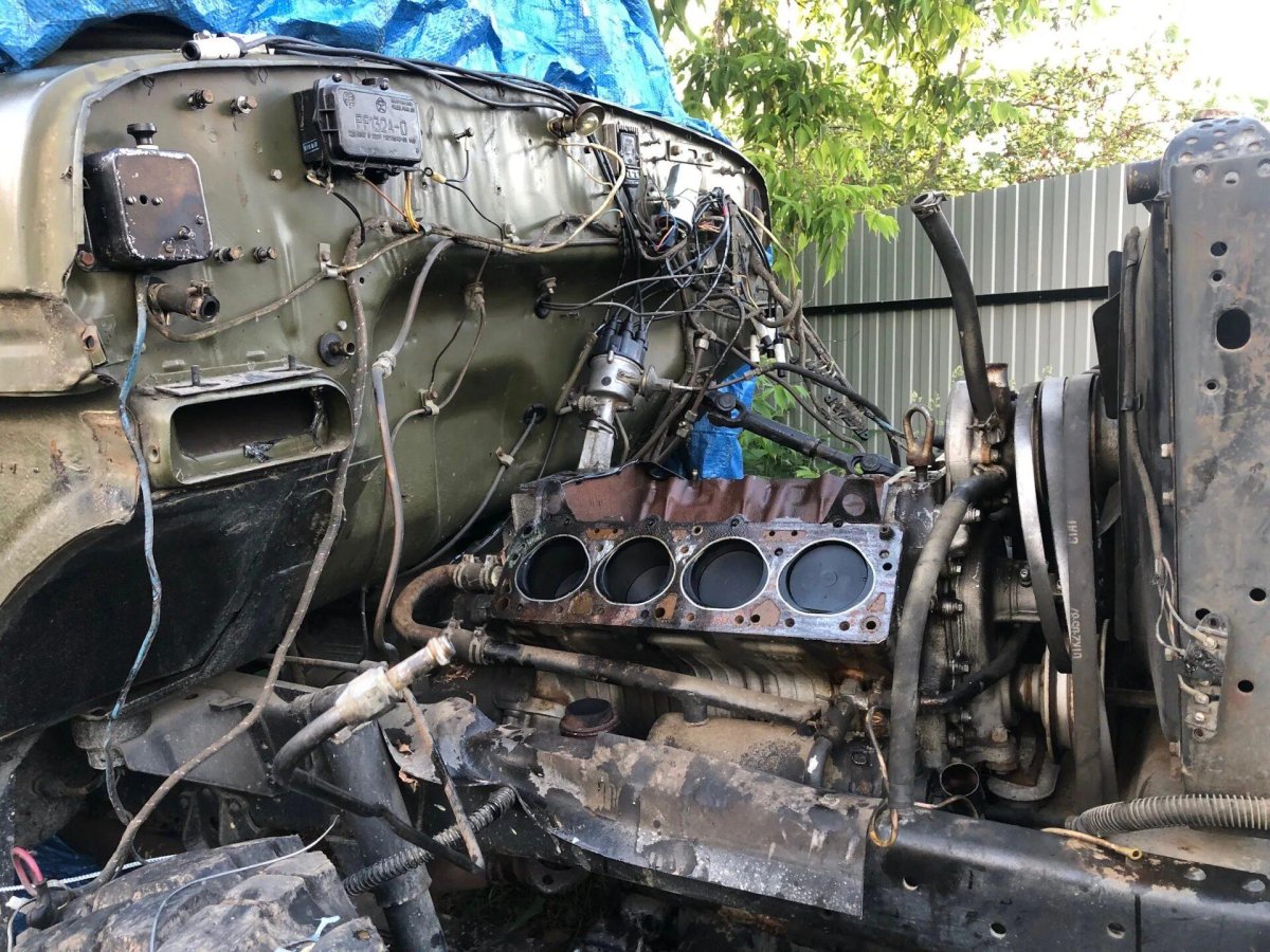Моторный отсек ЗИЛ 131