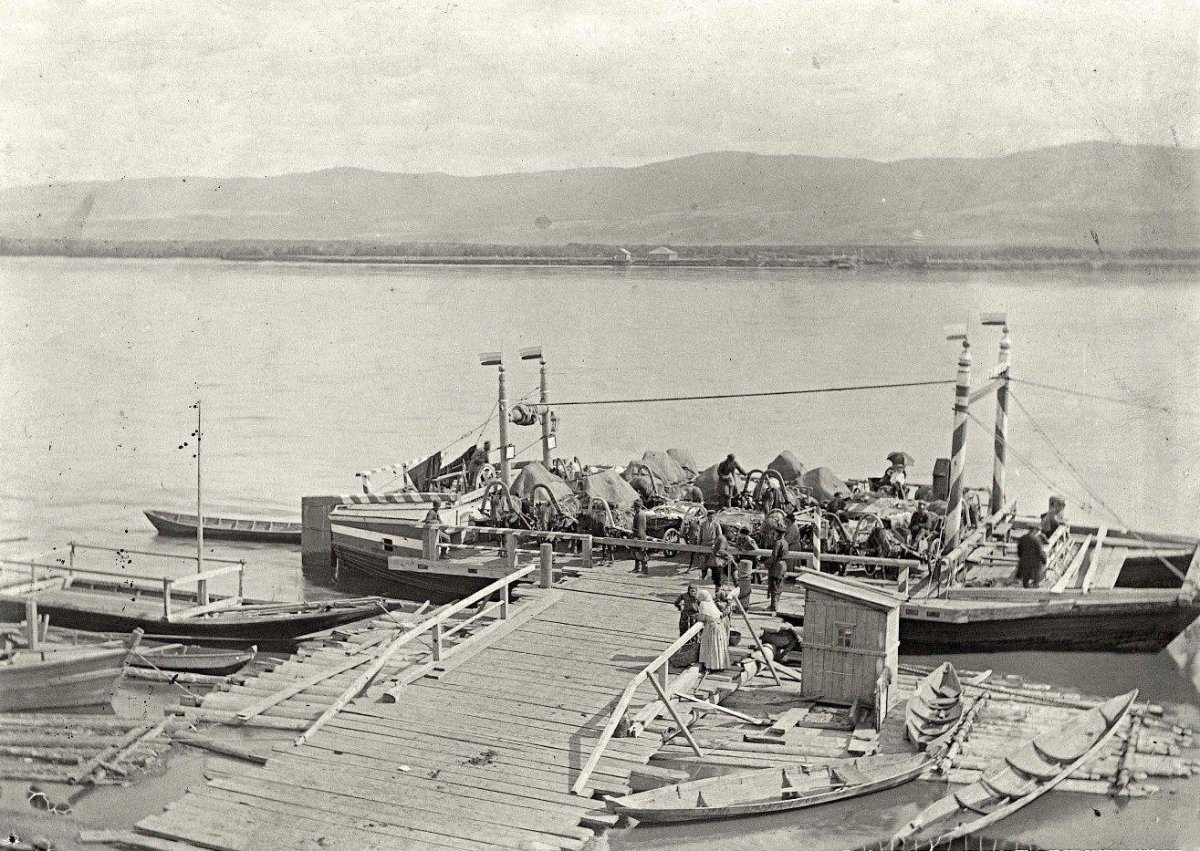 Плашкоут на Енисее Суриков