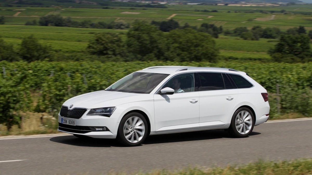 Шкода Суперб универсал 2022