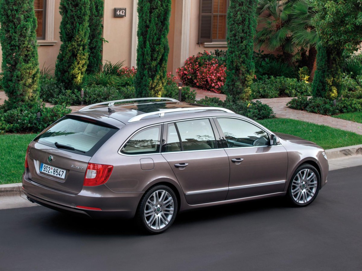 Шкода Суперб Комби