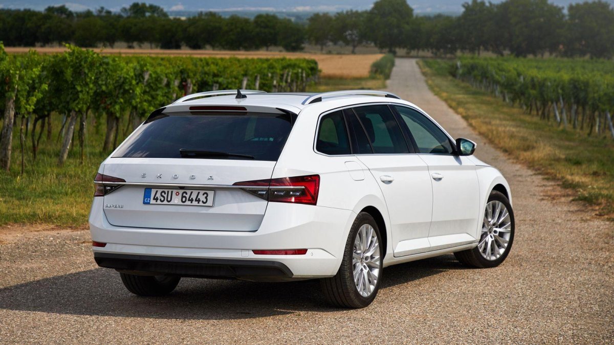 Шкода Суперб Комби
