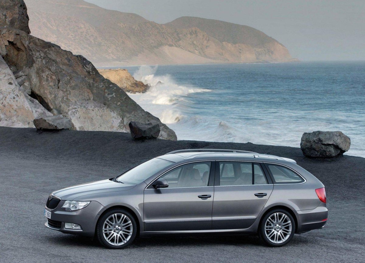 Skoda Superb Combi 2012