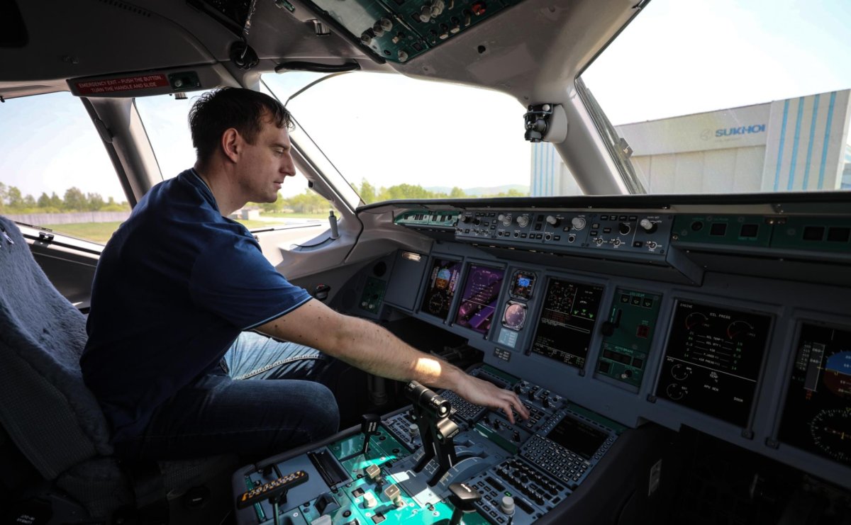 SSJ 100 кабина