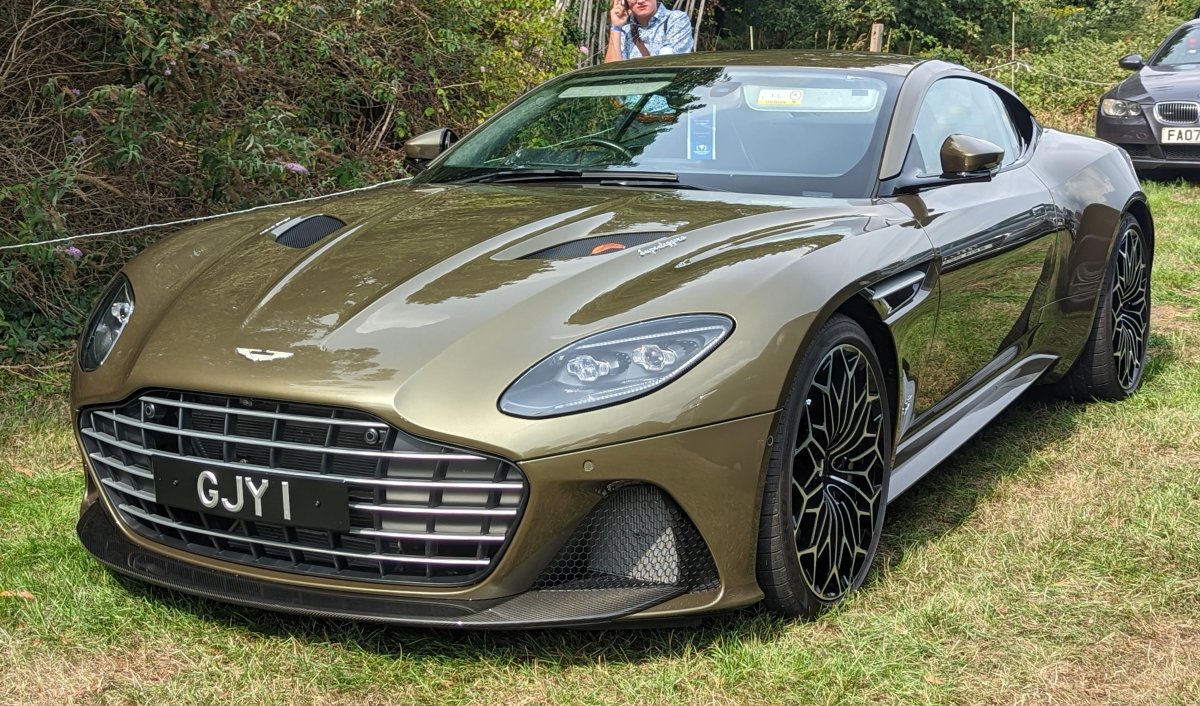 Aston Martin DBS Superleggera 2019