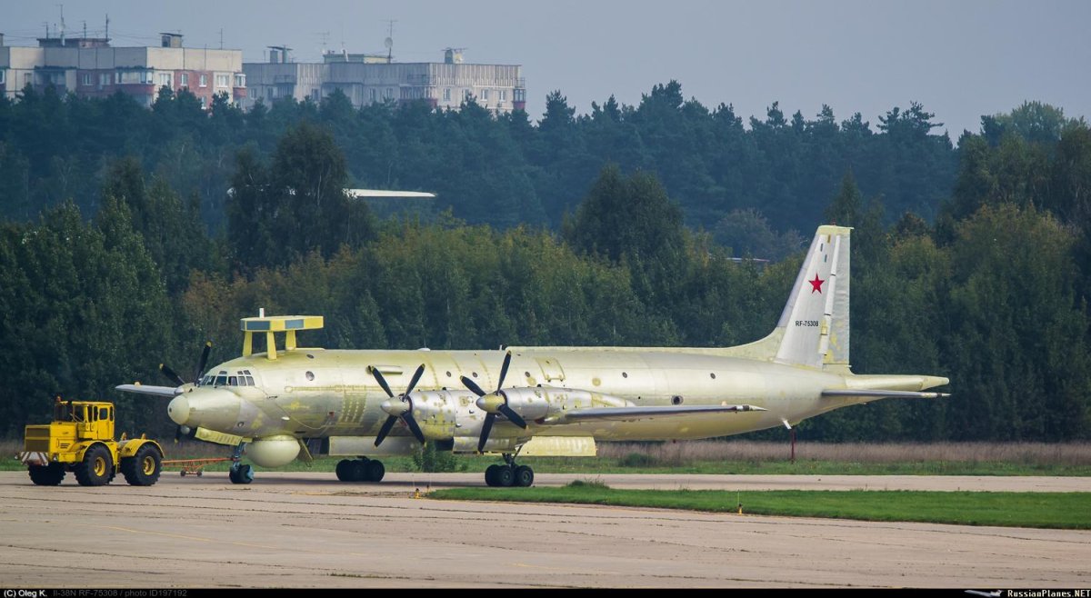 Противолодочный самолет ил-38н