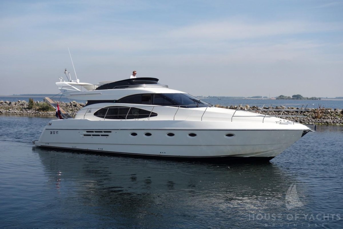 Азимут 52 яхта