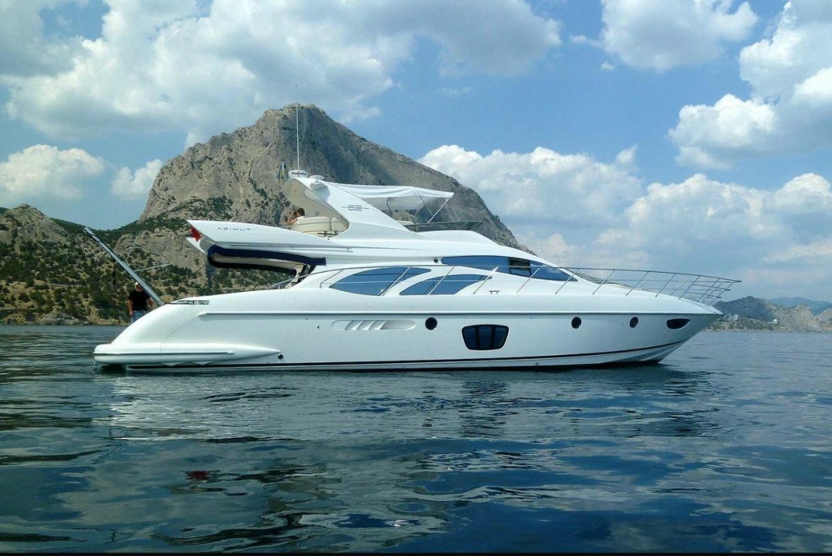 Azimut 62 яхта