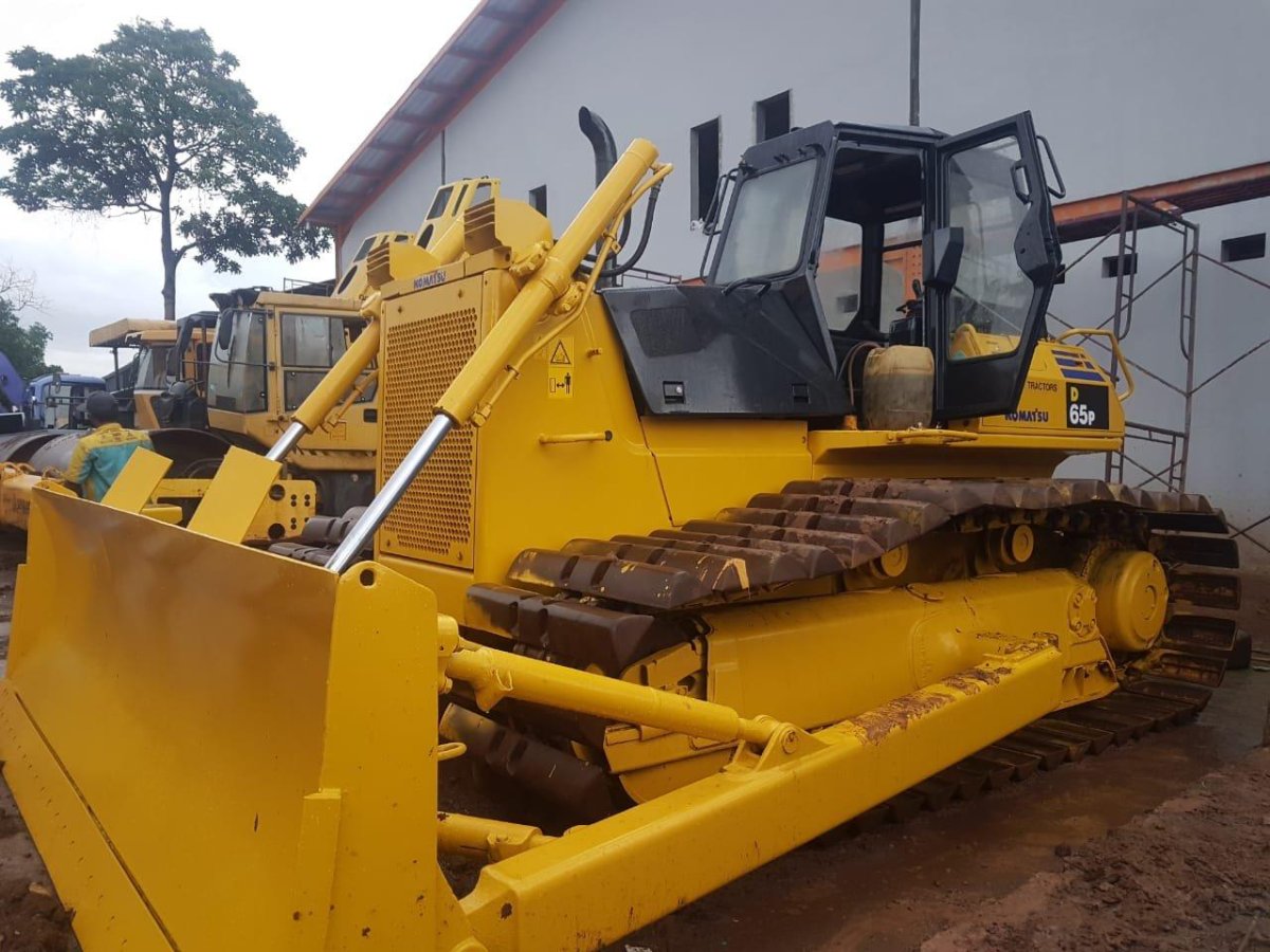 Бульдозер Komatsu d65ex-16