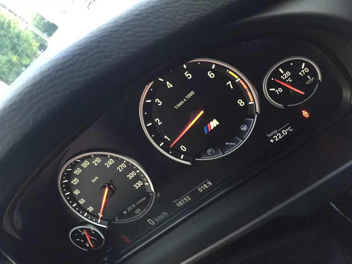BMW m5 f10 приборка