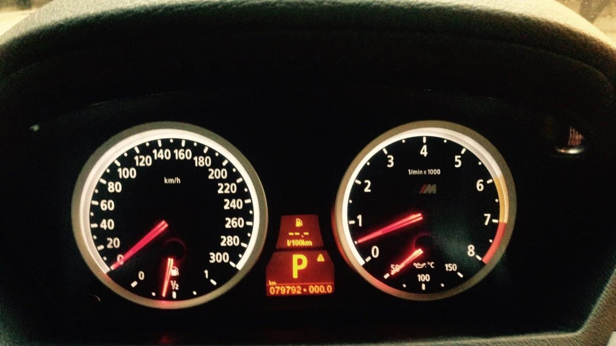 Панель приборов е70