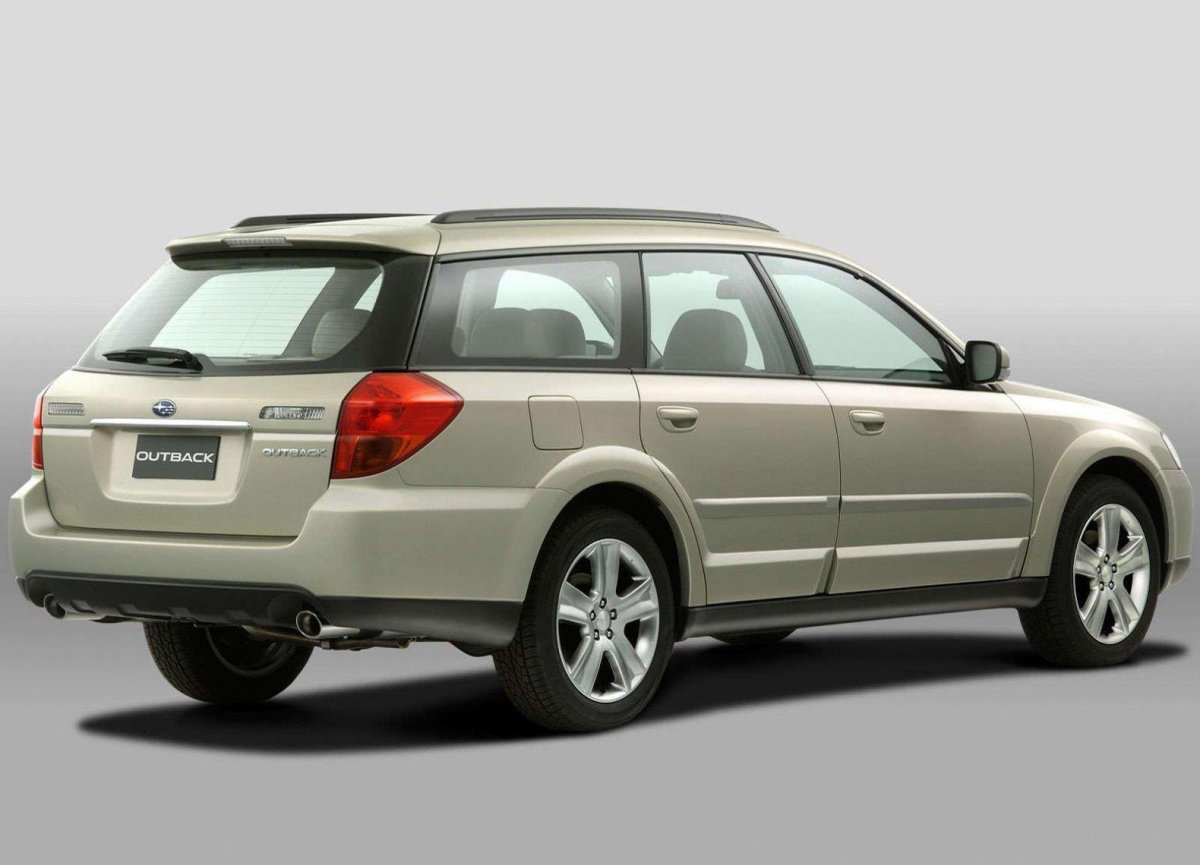 Субару Аутбек 2005