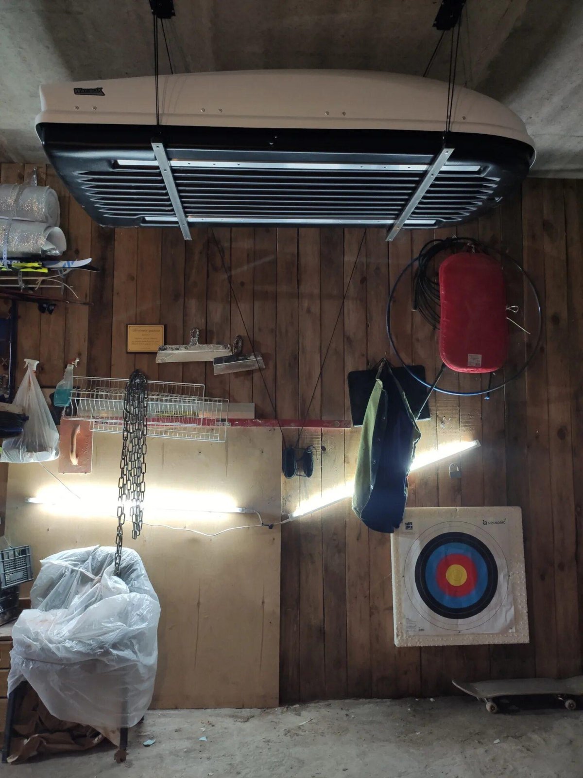 Полка для автобокса в гараже