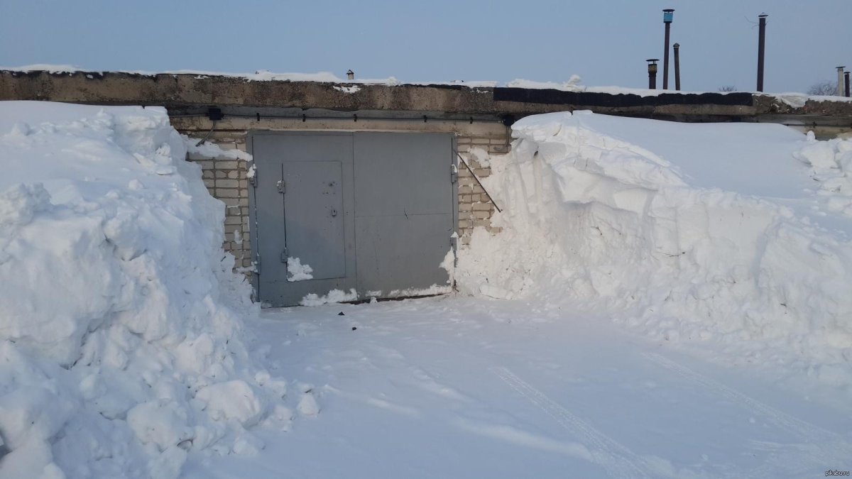 Гаражи зимой