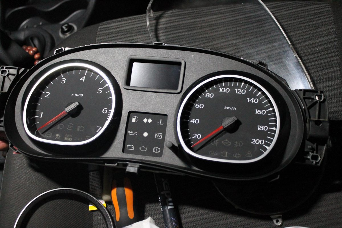 Приборная панель Renault Duster