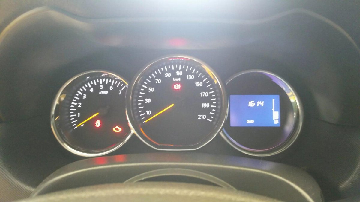 Приборная панель Рено Дастер 2016 года