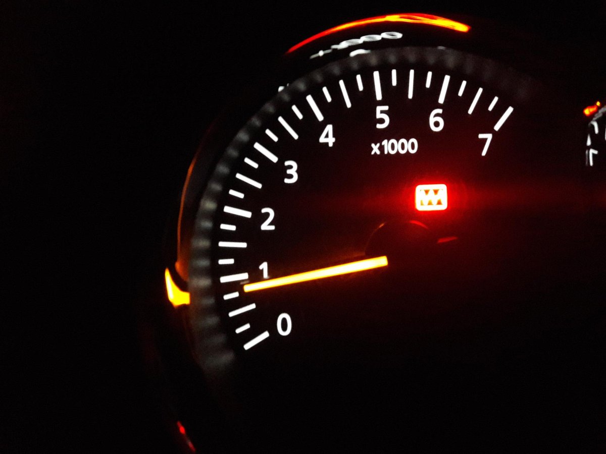 Чек пила на панели приборов -Рено Дастер 2017 года