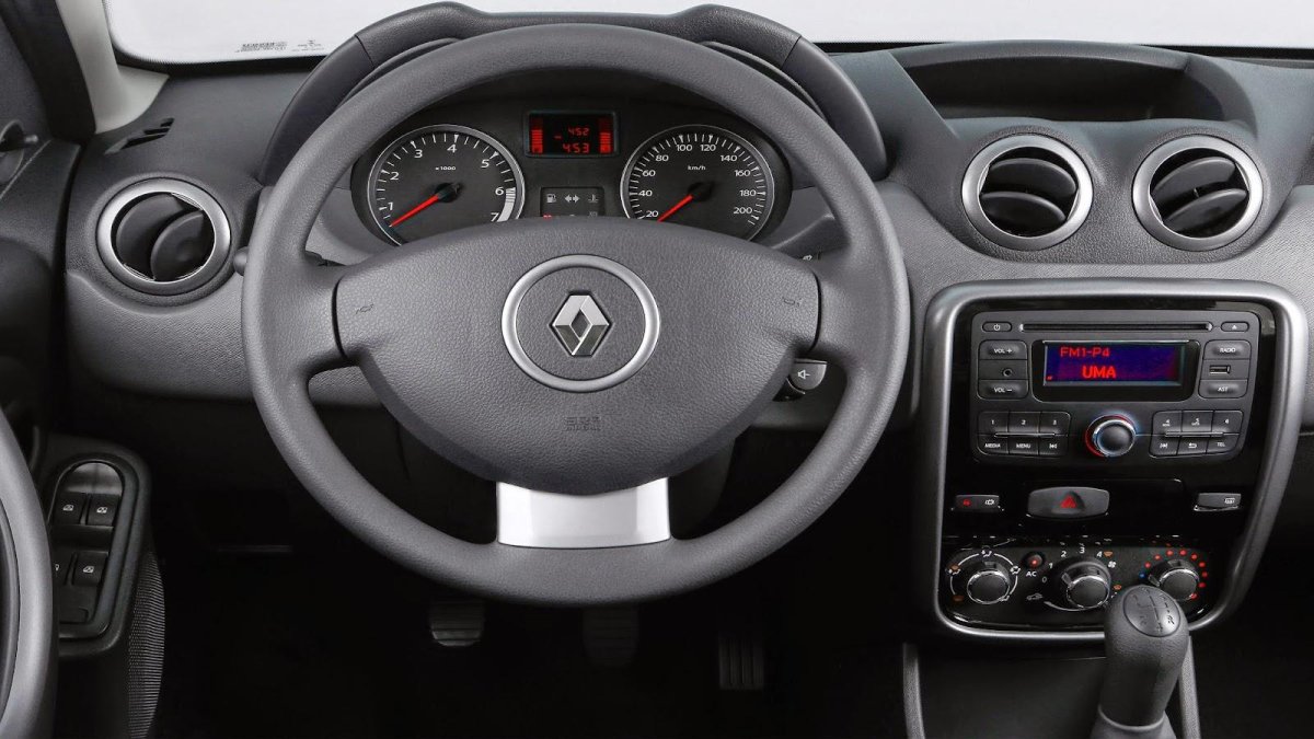 Renault Duster панель 2012