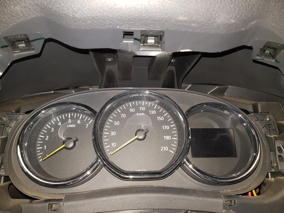 Приборная панель Рено Дастер 2012