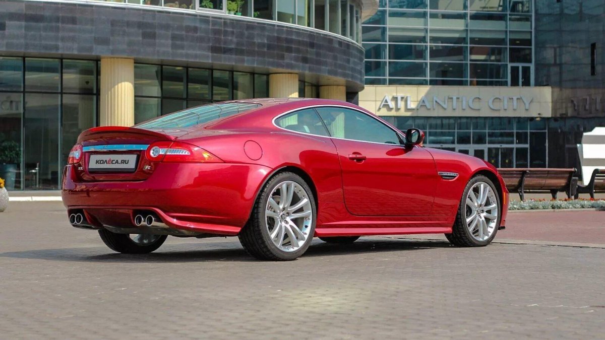 Jaguar XKR красный