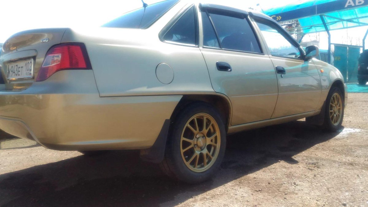 Daewoo Nexia n150 2008 золотой