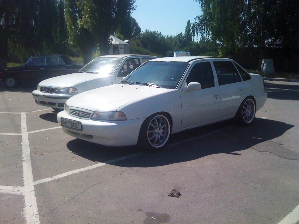 Дэу Нексия белая