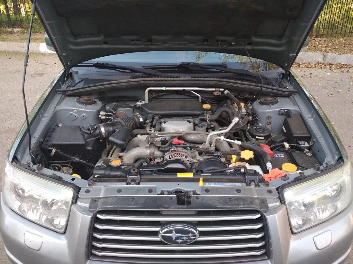 Subaru Forester 2 l 2007 под капотом