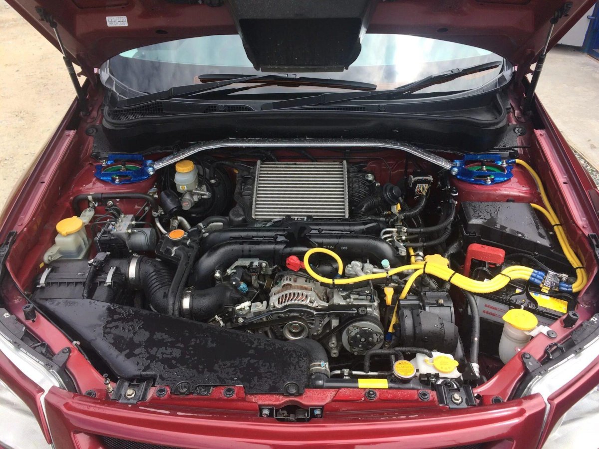 Подкапотное пространство Субару Форестер