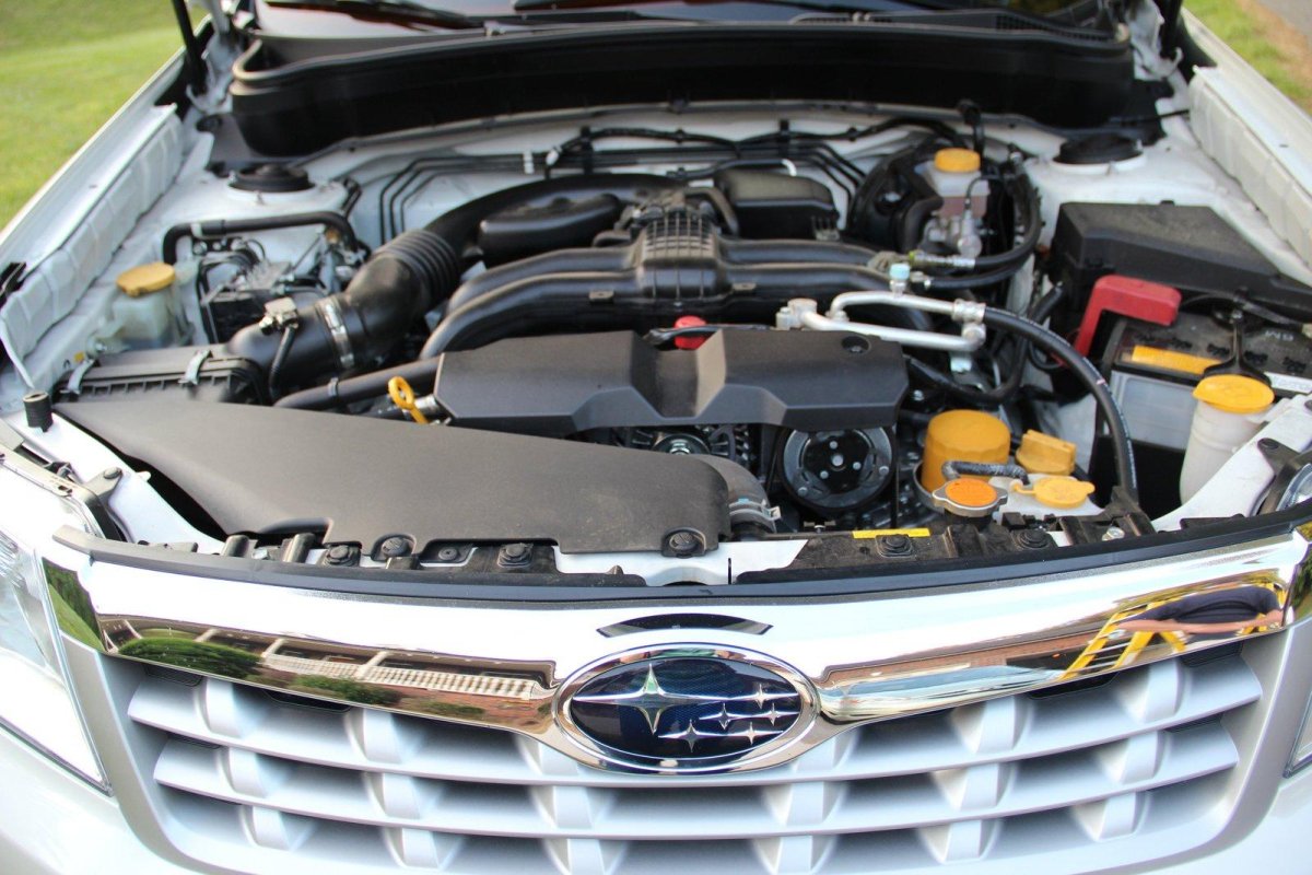 Subaru Forester 2008 под капотом