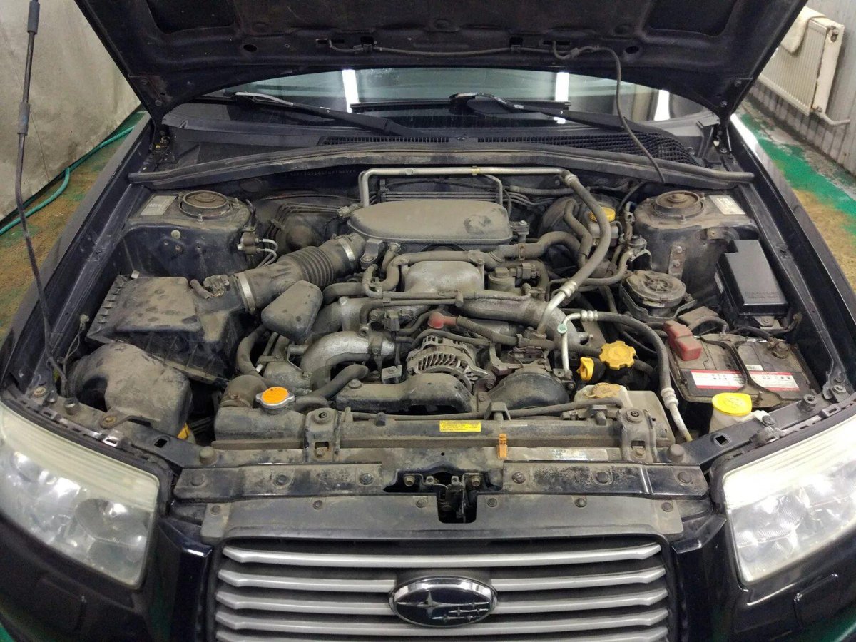 Subaru Forester 2 l 2007 под капотом