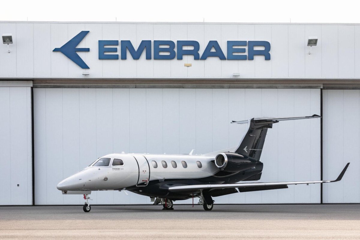 Embraer Phenom 300e Jet