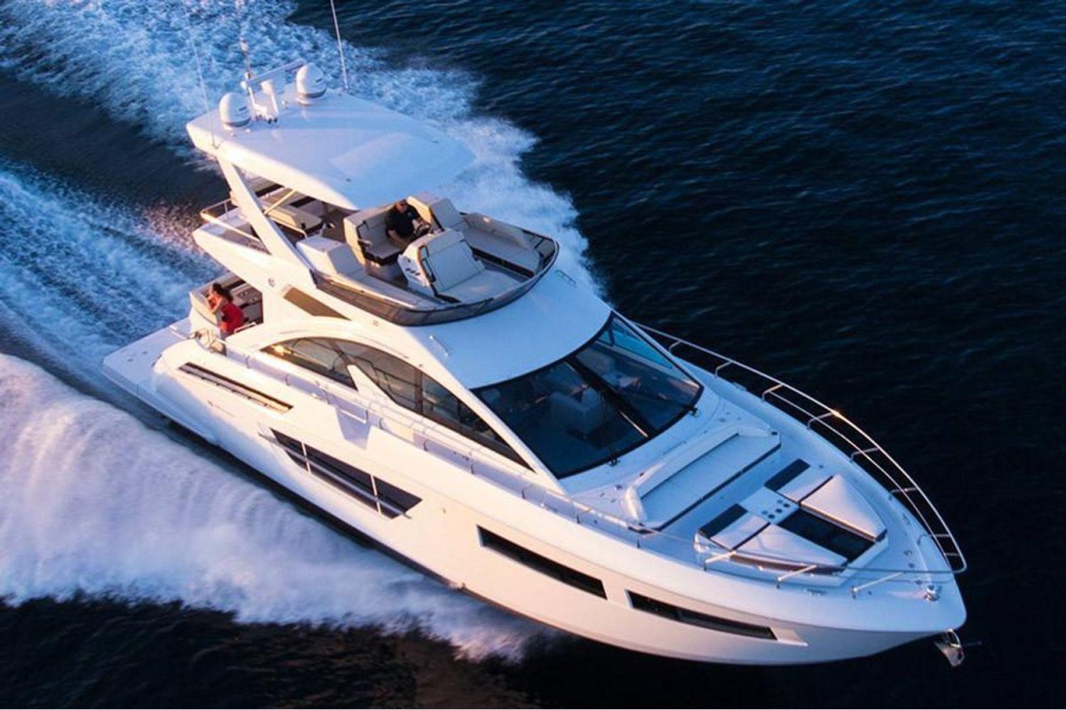 Ferretti Yachts 670