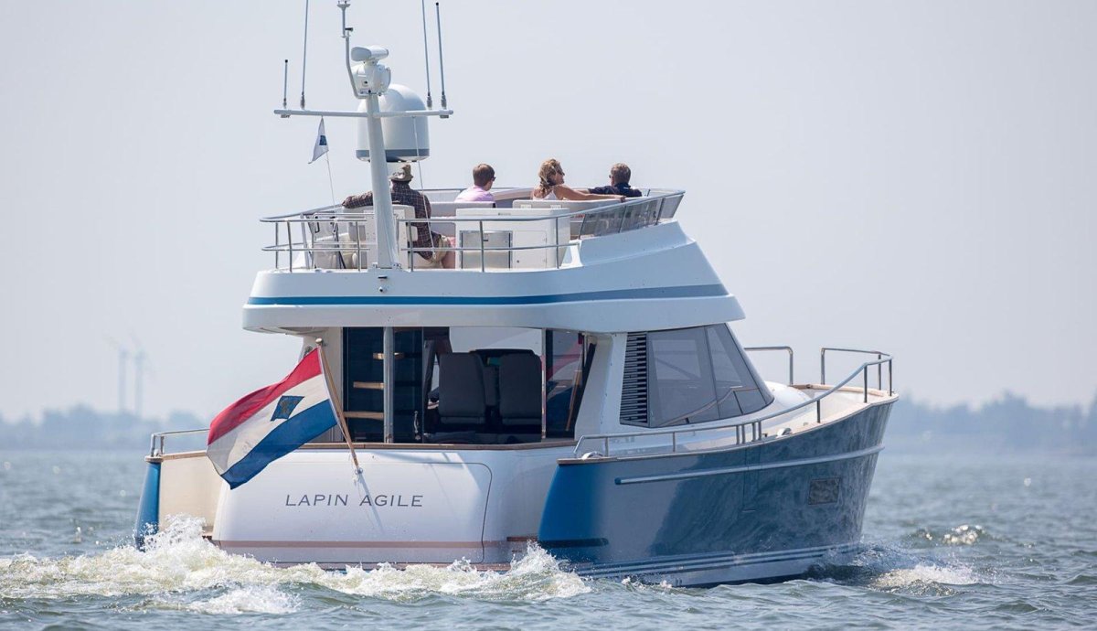 Яхта Контест