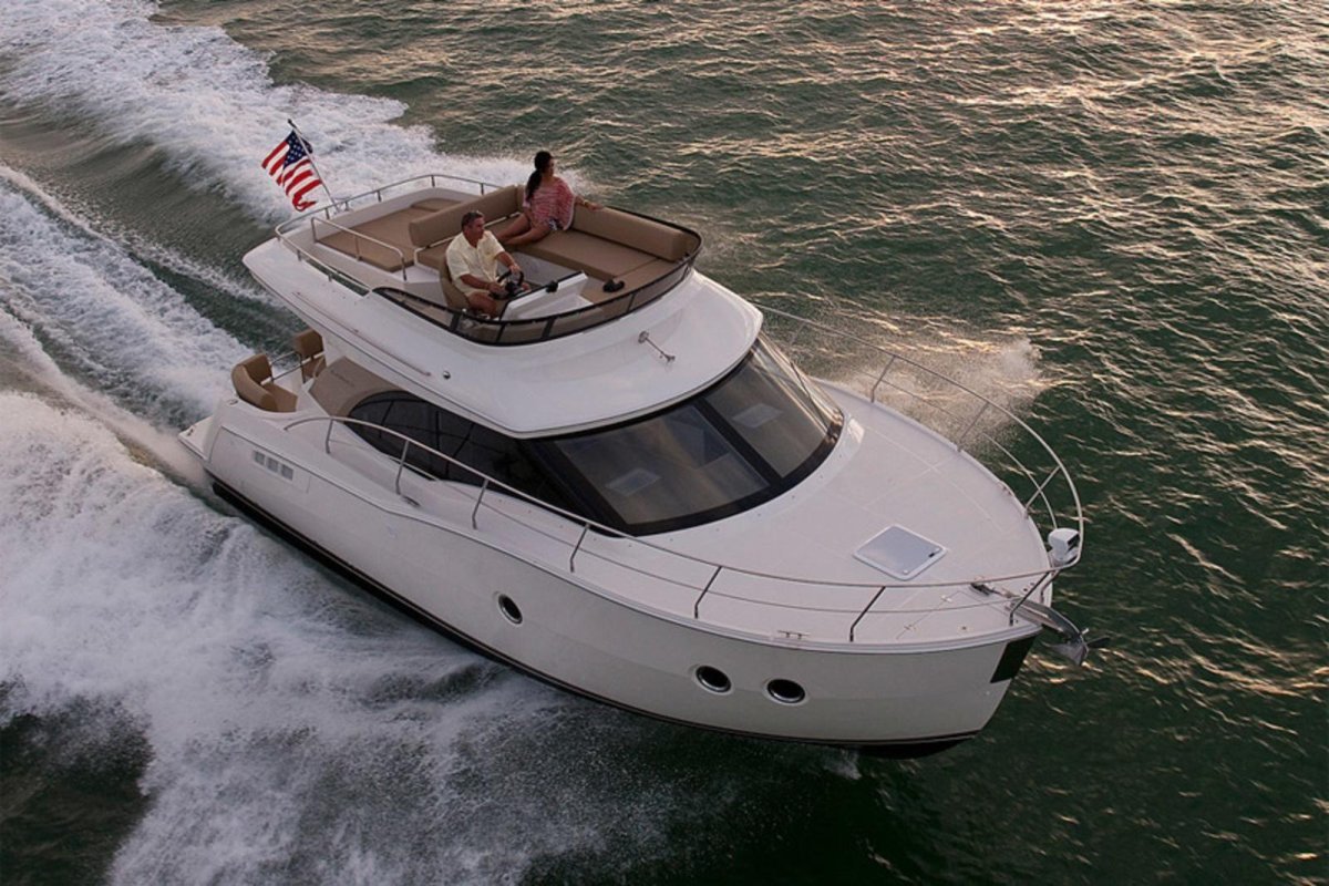 Яхта Карвер