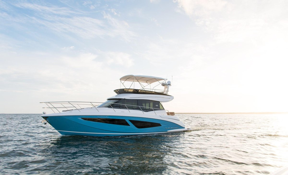 Яхта Princess 42 Fly