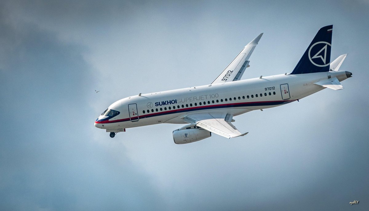 Пассажирский ближнемагистральный самолет с двигателем