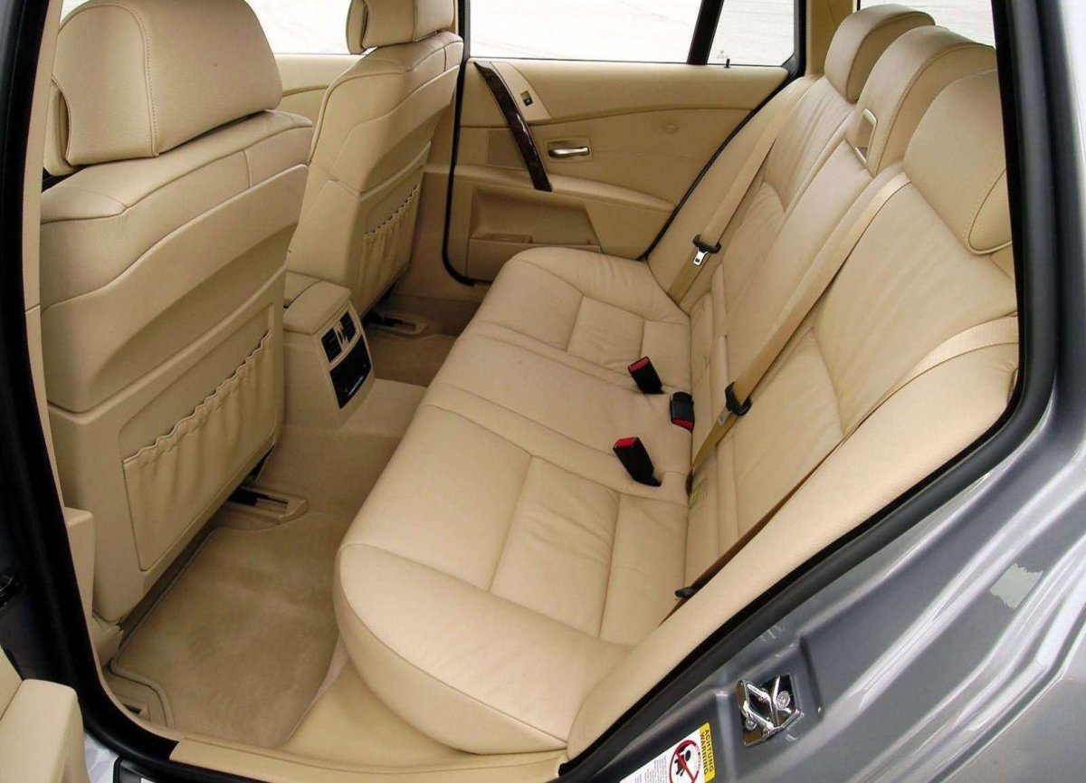 BMW 530 салон сзади
