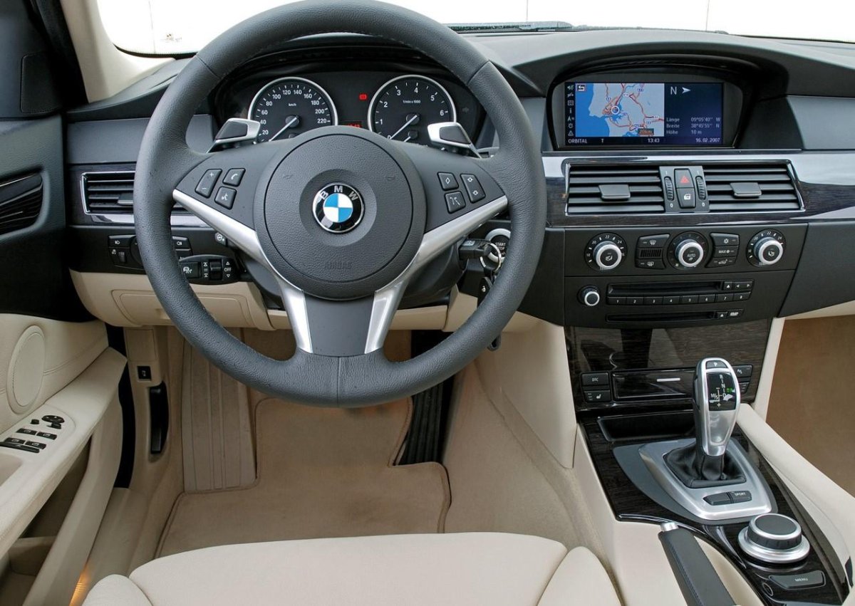 BMW 530i салон