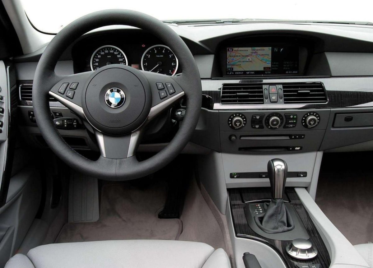 BMW 5 e60 салон