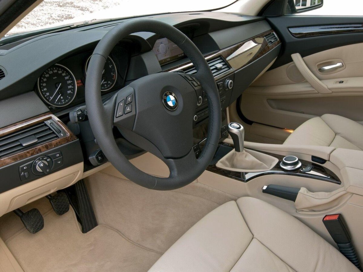 BMW 530i салон