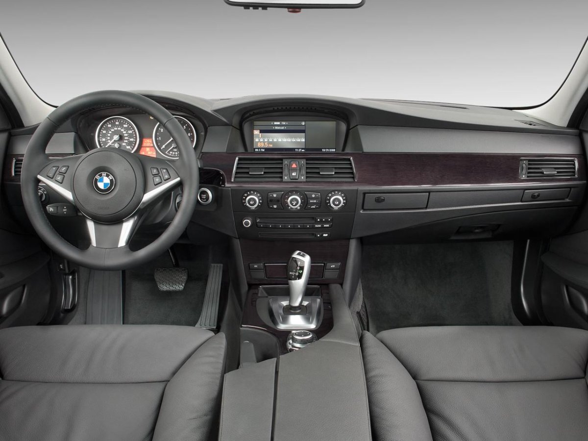 BMW 5 e60 салон