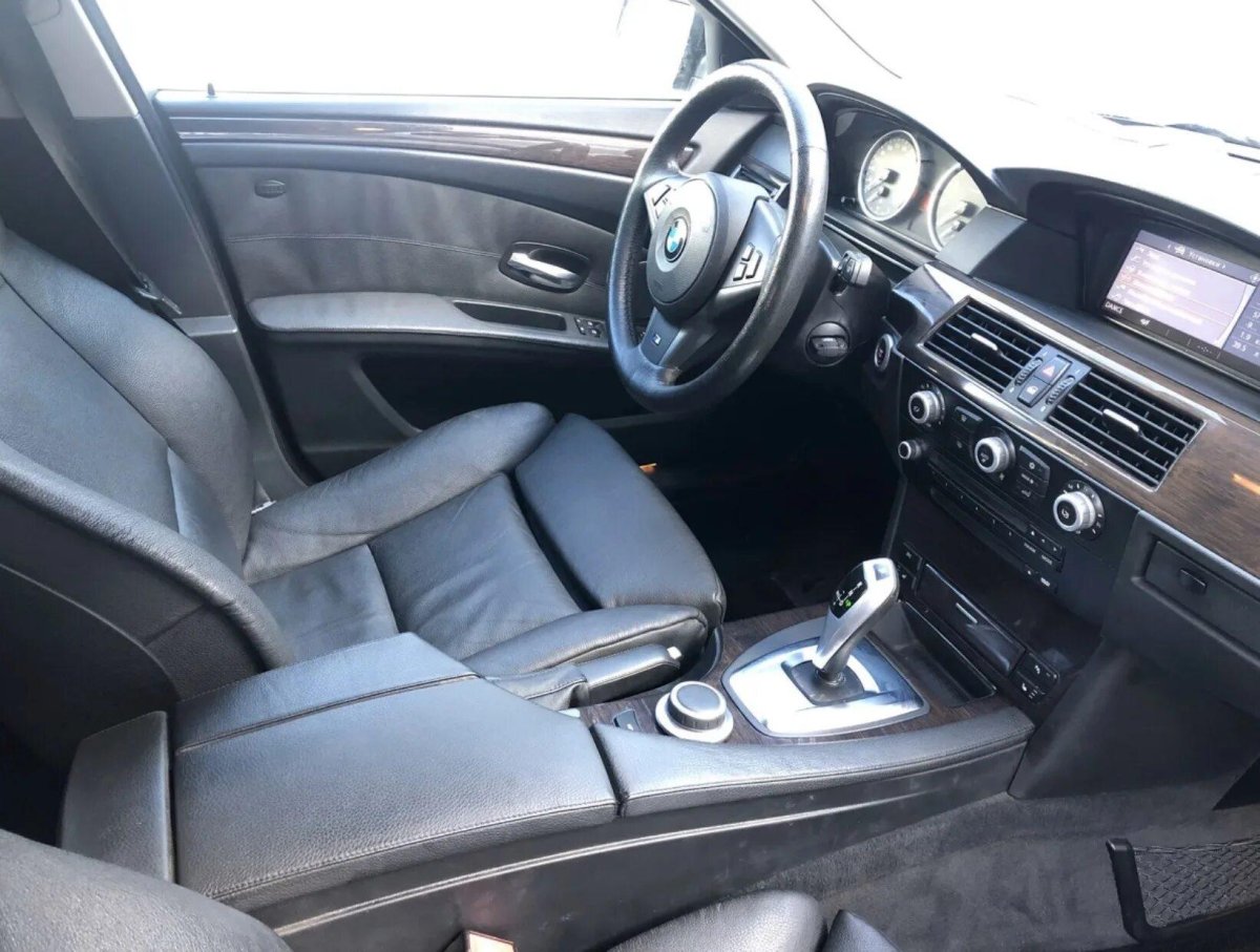 БМВ е60 салон