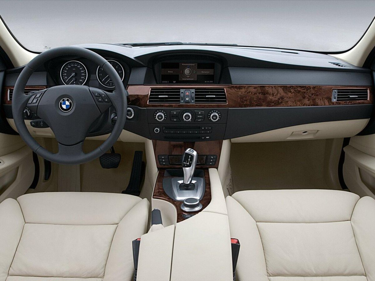 BMW 5 Series e60 салон
