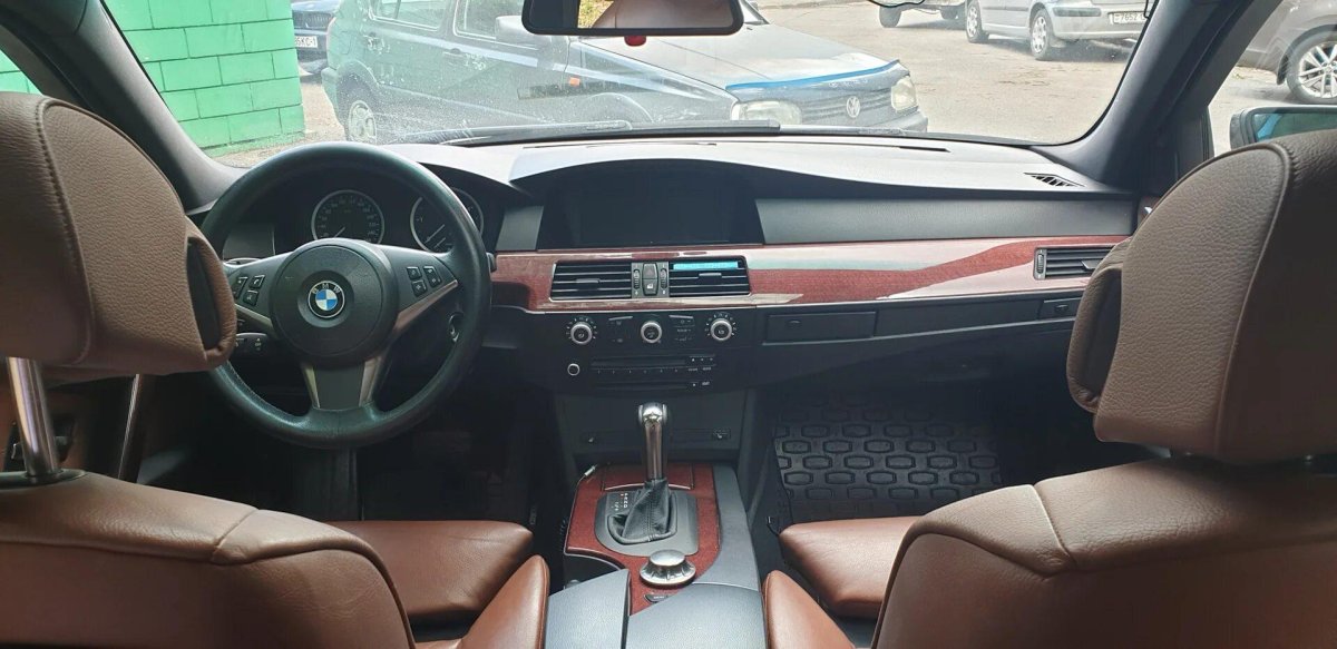 БМВ е60 салон