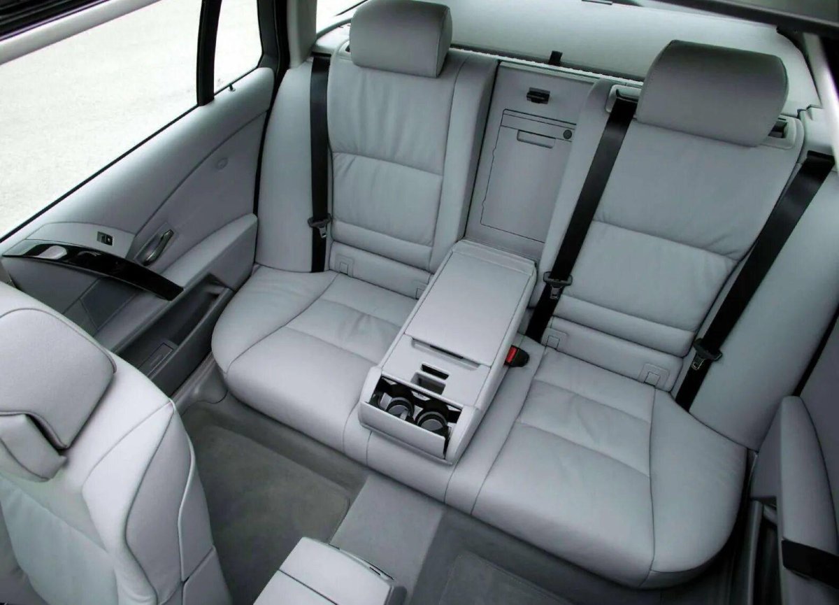 БМВ 5 универсал салон