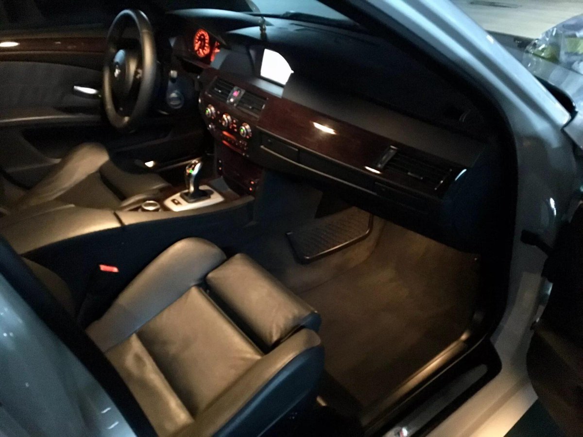 Е60 коричневый салон