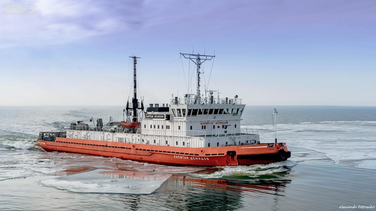 Ледокол Капитан Демидов