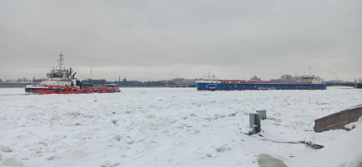 Буксир на Неве